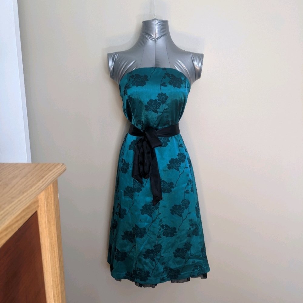 RW&CO strapless midi emerald dress